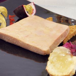 Foie gras maison français, présentation au plateau & chutney