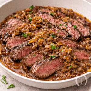 Bavette de bœuf au sautoir et aux échalotes confites