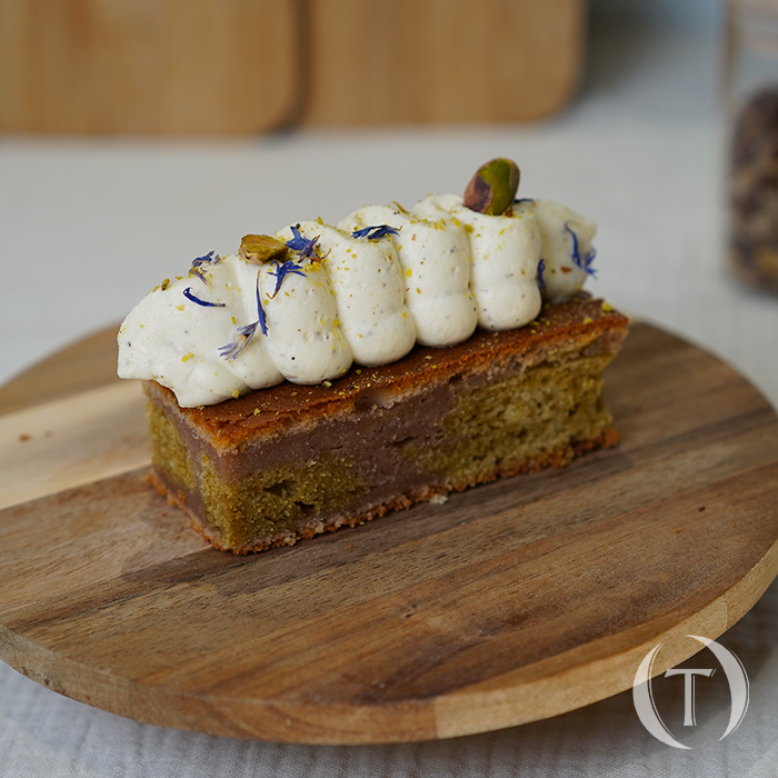 Maxi dessert framboise-pistache, crème montée à la vanille